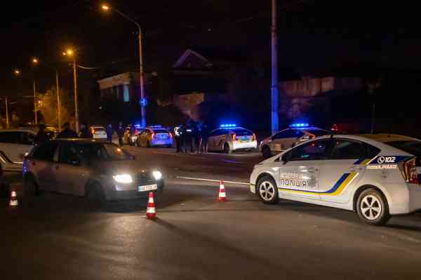 Photo of У Дніпрі чоловіки побили таксиста і влаштували погоню з поліцією. Відео