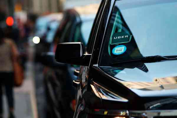 Photo of В США пассажирки Uber кашлянули на таксиста и брызнули в него из перцового баллончика, когда он попросил их надеть маску (видео)